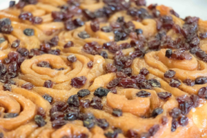 Sticky buns with raisins